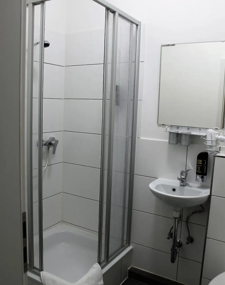 Pionier Hotel Hamburg Wandsbek 2*,